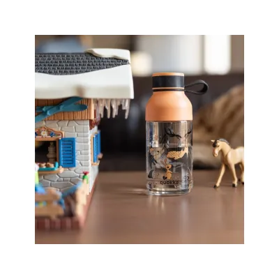 quokka-kids-plastova-lahev-s-poutkem-in-the-woods-430ml-40156
