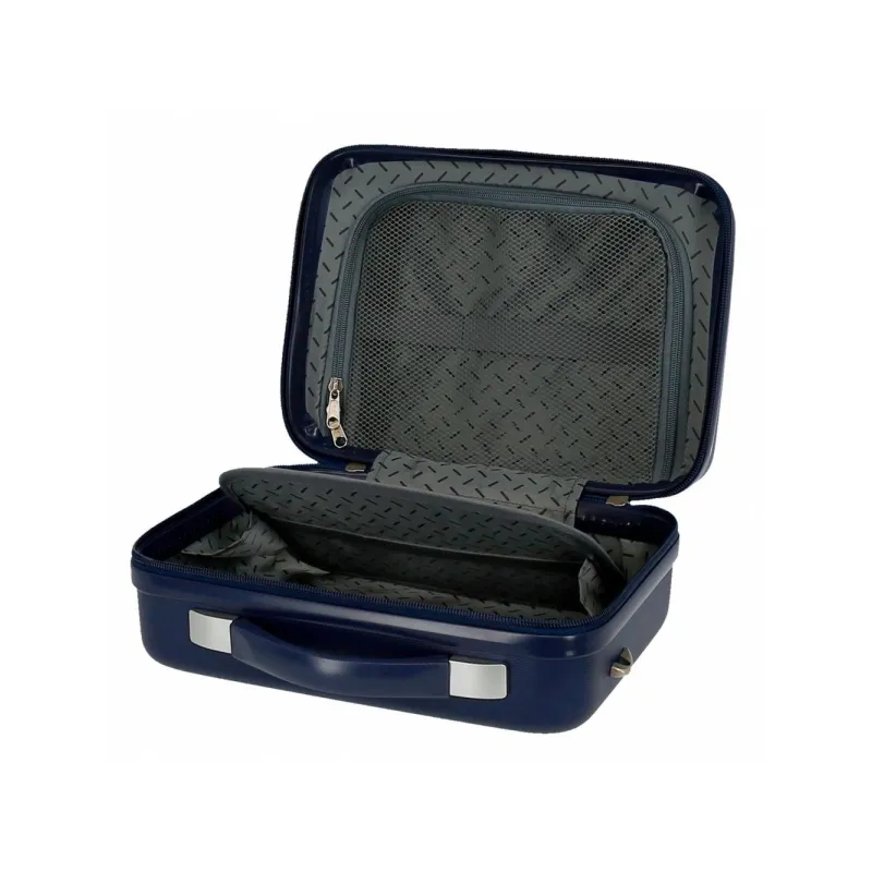Cestovný kozmetický kufrík PEPE JEANS Molly – 21x29x15 cm, 9L, s odnímateľným popruhom a priehradkami Cestovný kozmetický kufrík PEPE JEANS Molly – 21x29x15 cm, 9L, s odnímateľným popruhom a priehradkami
