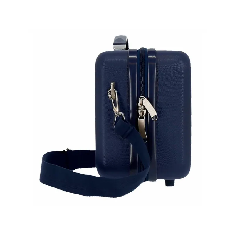 Cestovný kozmetický kufrík PEPE JEANS Molly – 21x29x15 cm, 9L, s odnímateľným popruhom a priehradkami Cestovný kozmetický kufrík PEPE JEANS Molly – 21x29x15 cm, 9L, s odnímateľným popruhom a priehradkami