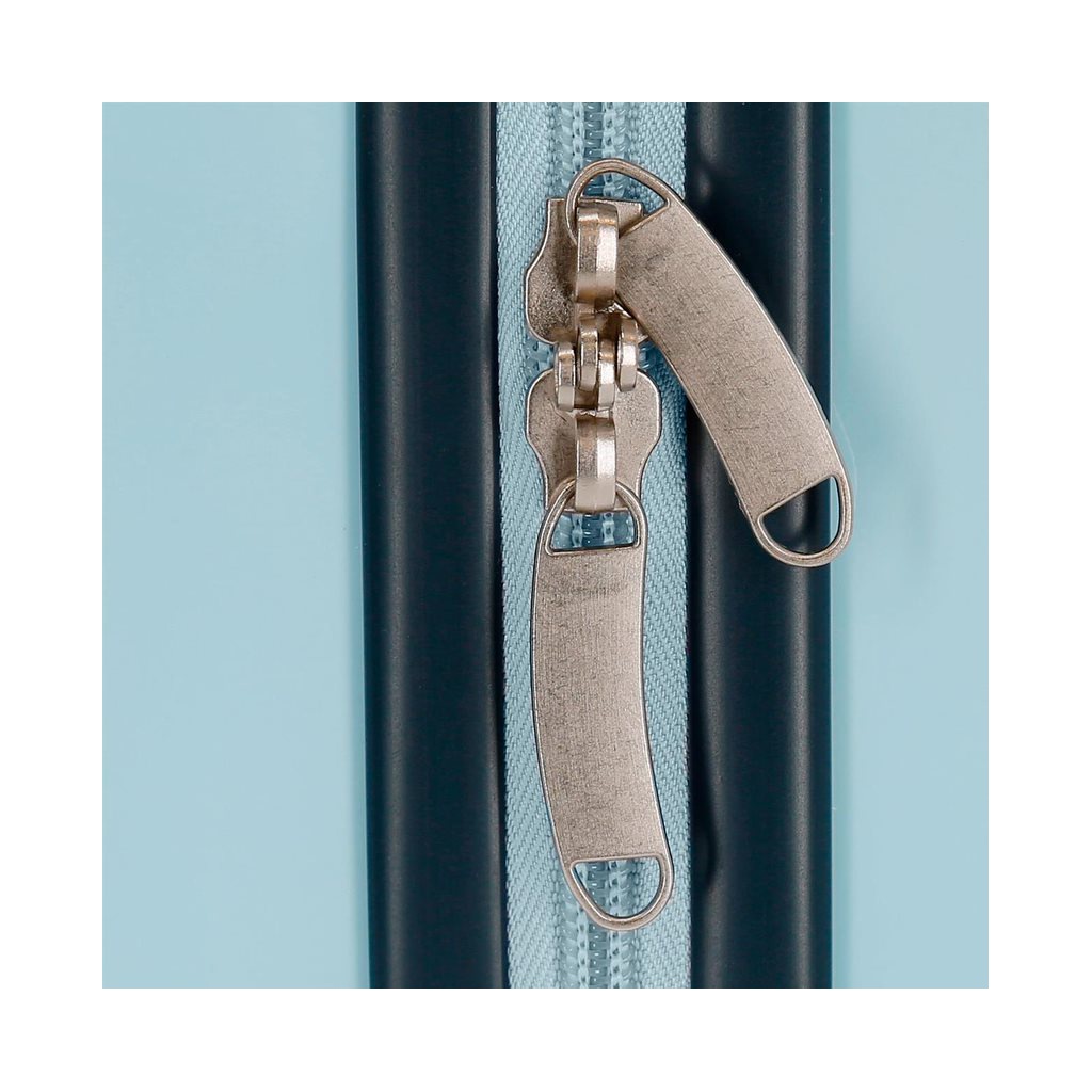 Cestovný kozmetický kufrík Wild and Free – 21x29x15 cm, 9L, odnímateľný popruh a priehradky na organizáciu