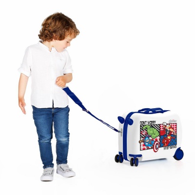 Detský cestovný kufor / odrážadlo AVENGERS ALL, 34L – Kufor s 360° otočnými kolieskami Detský cestovný kufor / odrážadlo AVENGERS ALL, 34L – Kufor s 360° otočnými kolieskami