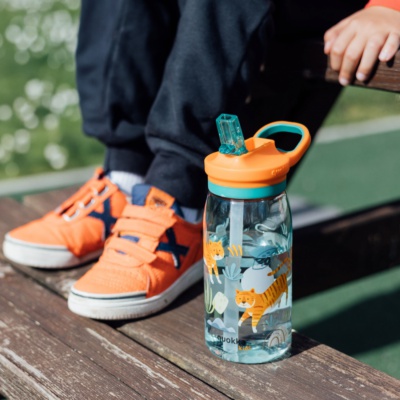 quokka-kids-glow-plastova-lahev-s-brckem-tigers-580ml-40281