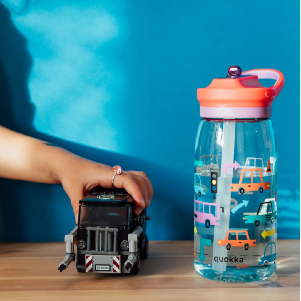 Quokka Kids Glow, Plastová láhev s brčkem Cars, 580ml, 40285