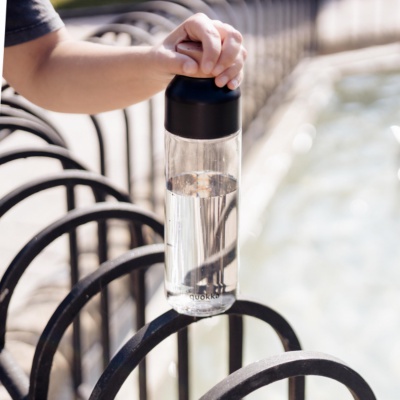 Fľaša na vodu Quokka Ice Black – plastová fľaša 840 ml
