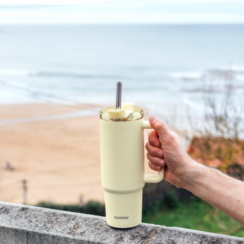 Quokka Vibe Smartgrip, Nerezový termo pohár Pastel Yellow, 880ml, 40382