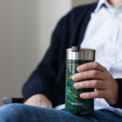 QUOKKA Boost, Nerezový termohrnek se sítkem GREENSTONE, 400ml, 40073 QUOKKA Boost, Nerezový termohrnek se sítkem GREENSTONE, 400ml, 40073
