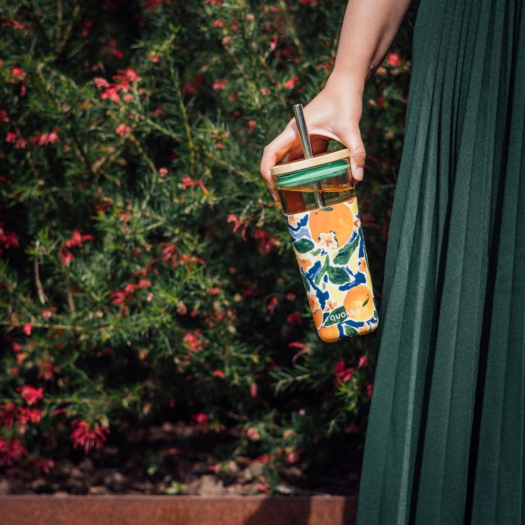 QUOKKA Cube, Skleněná sklenice se silikonovým povrchem ORANGES, 540ml, 40058
