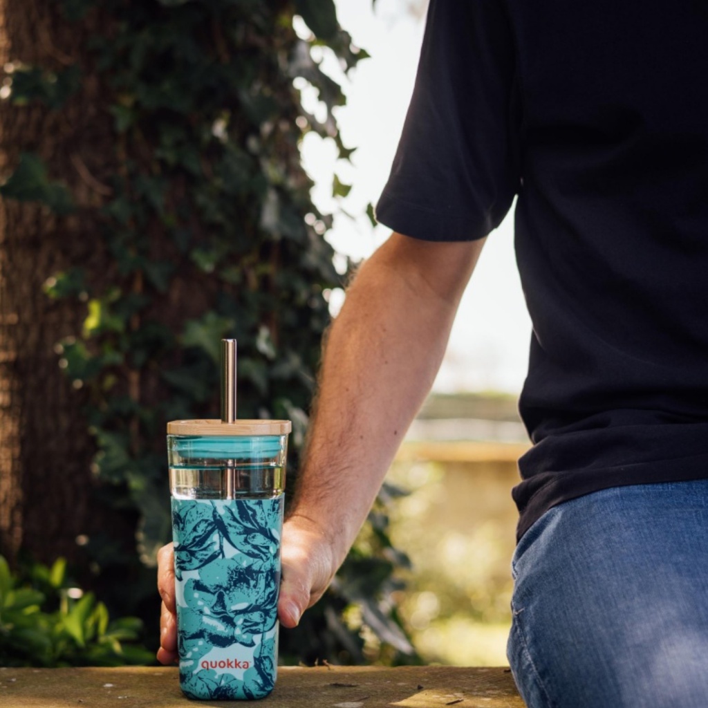 Quokka Cube, Sklenený pohár so silikónovým povrchom Water Flowers, 540ml, 40060