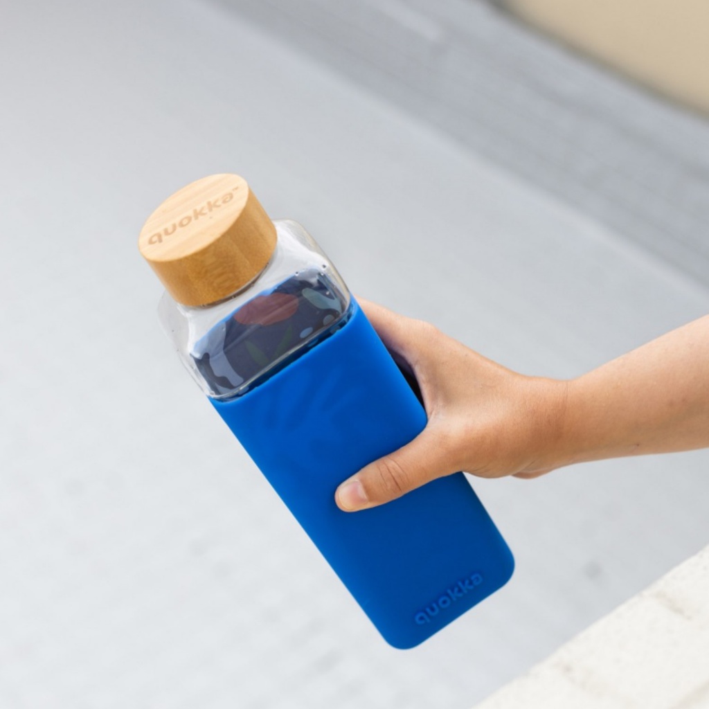 Quokka Storm, Sklenená fľaša so silikónovým povrchom Abstract Garden, 700ml, 40023