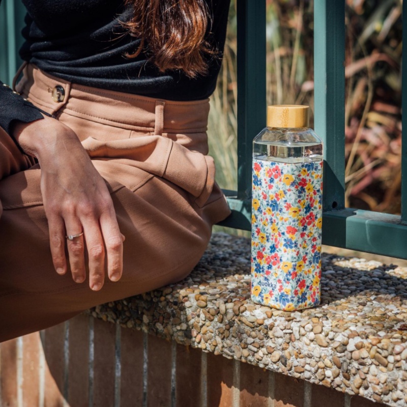 Quokka Storm, Sklenená fľaša so silikónovým povrchom Ditsy Floral, 700ml, 40026 Quokka Storm, Sklenená fľaša so silikónovým povrchom Ditsy Floral, 700ml, 40026