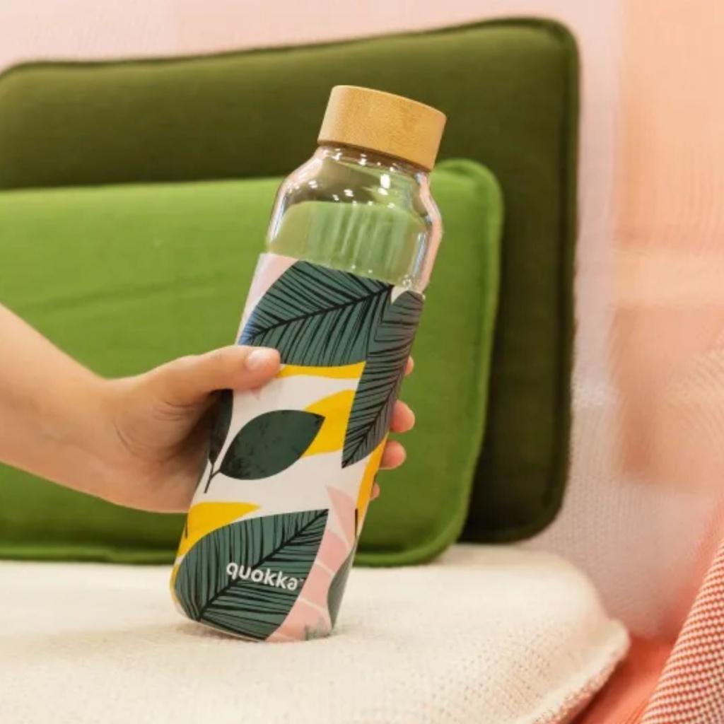 Quokka Flow, Sklenená fľaša so silikónovým povrchom Autum Leaves, 660ml, 40001