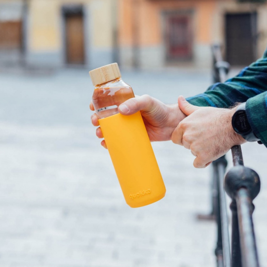 Quokka Flow, Skleněná láhev se silikonovým povrchem YELLOW, 660ml, 40013