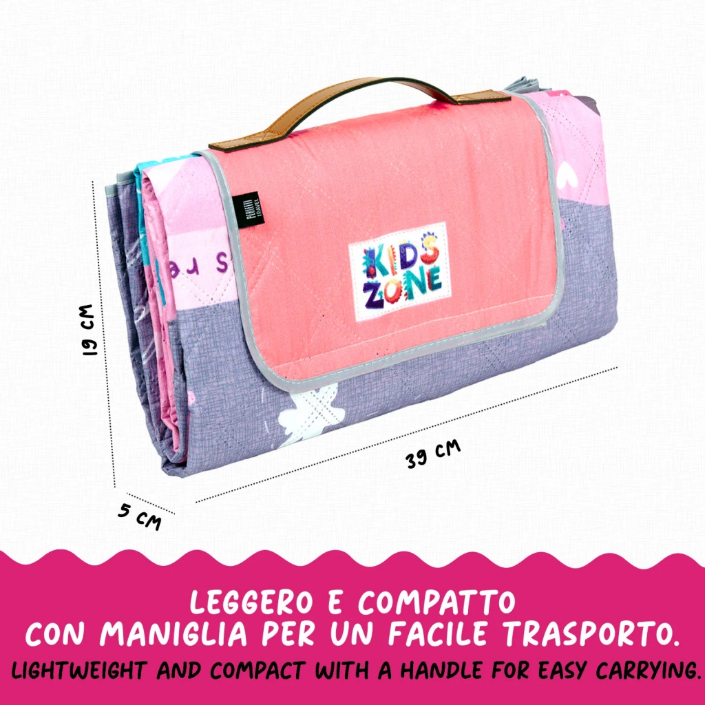 Dětská pikniková deka Perletti Castello delle Fiabe o rozměrech 150 x 150 cm. Vhodná pro 2–3 děti. Vrchní vrstva polyester, spod