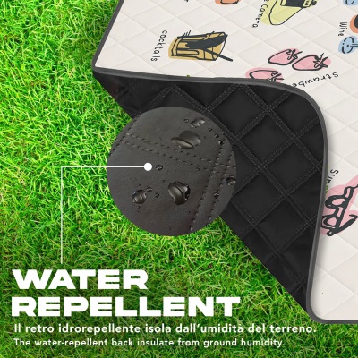 Perletti Travel – Essentials je extra velká deka určená pro rodinné výlety a venkovní dobrodružství až pro čtyři osoby. Spodní Perletti Travel – Essentials je extra velká deka určená pro rodinné výlety a venkovní dobrodružství až pro čtyři osoby. Spodní