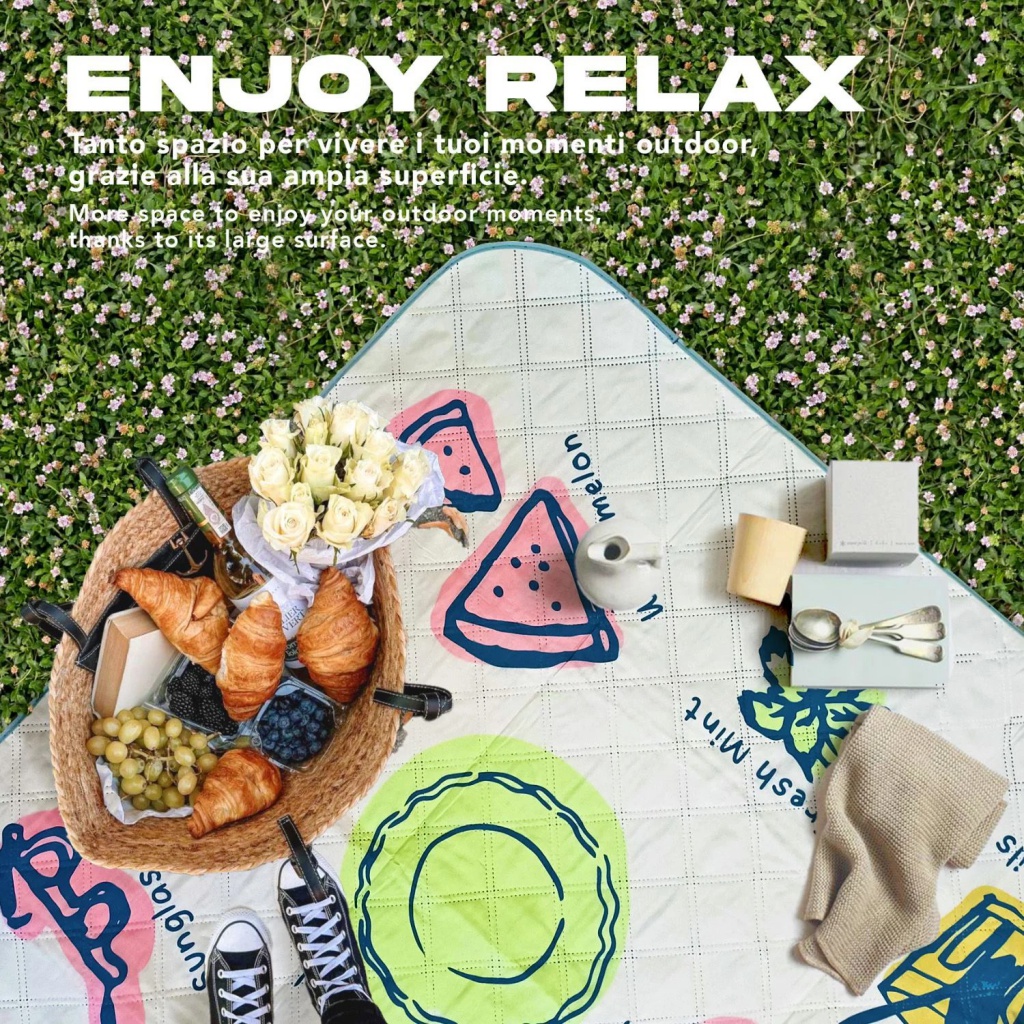 Perletti Travel – Essentials je extra velká deka určená pro rodinné výlety a venkovní dobrodružství až pro čtyři osoby. Spodní