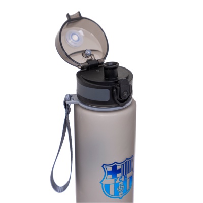 Štýlová a praktická fľaša FC BARCELONA s objemom 600 ml. Bez BPA, s profilovaným náustkom, matným Soft Touch povrchom a praktick Štýlová a praktická fľaša FC BARCELONA s objemom 600 ml. Bez BPA, s profilovaným náustkom, matným Soft Touch povrchom a praktick