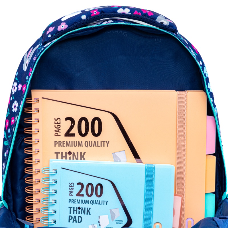 Menší školní batoh od značky AstraBAG je perfektním společníkem pro vašeho školáka. Je vhodný pro žáky od 6-9 let. S objemem Menší školní batoh od značky AstraBAG je perfektním společníkem pro vašeho školáka. Je vhodný pro žáky od 6-9 let. S objemem