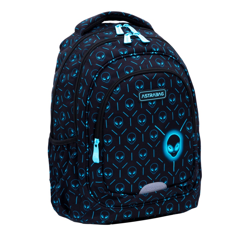 Menší školní batoh od značky AstraBAG je perfektním společníkem pro vašeho školáka. Je vhodný pro žáky od 6-9 let. S objemem Menší školní batoh od značky AstraBAG je perfektním společníkem pro vašeho školáka. Je vhodný pro žáky od 6-9 let. S objemem