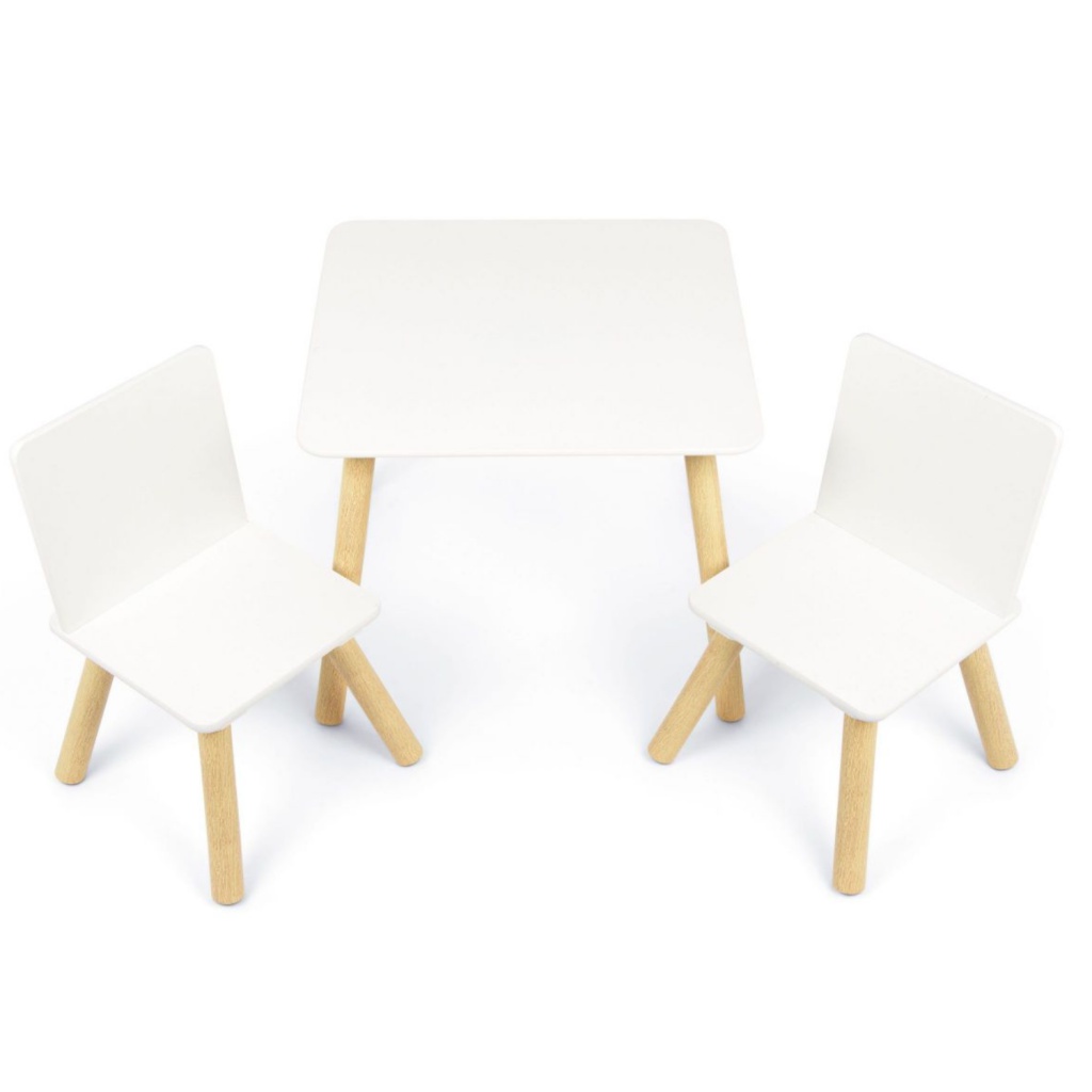 Dětský dřevěný stolek se 2 židlemi Arditex Kids. Rozměry stolku 50 x 50 x 44 cm, židlí 26,5 x 26,5 x 50 cm.