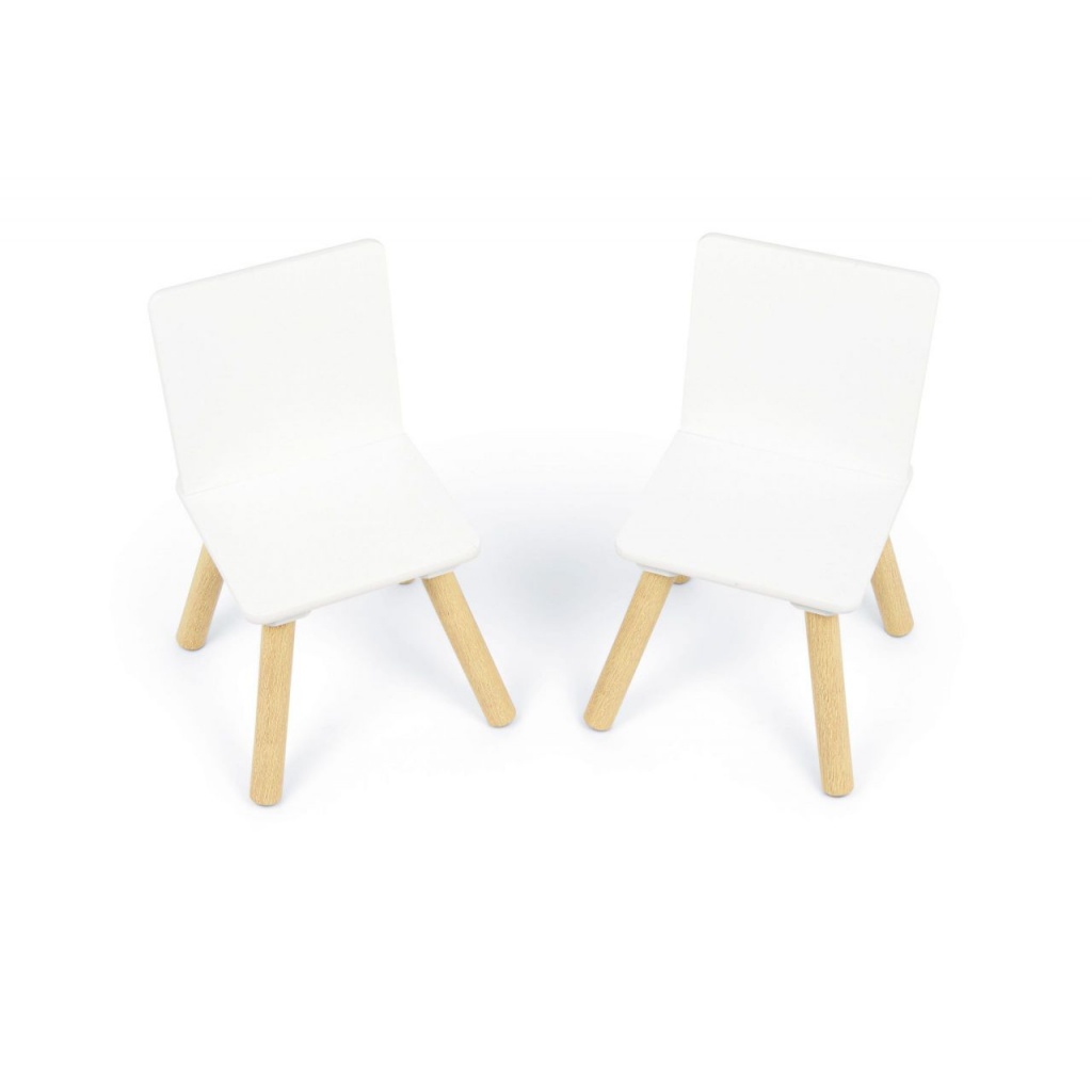 Dětský dřevěný stolek se 2 židlemi Arditex Kids. Rozměry stolku 50 x 50 x 44 cm, židlí 26,5 x 26,5 x 50 cm.