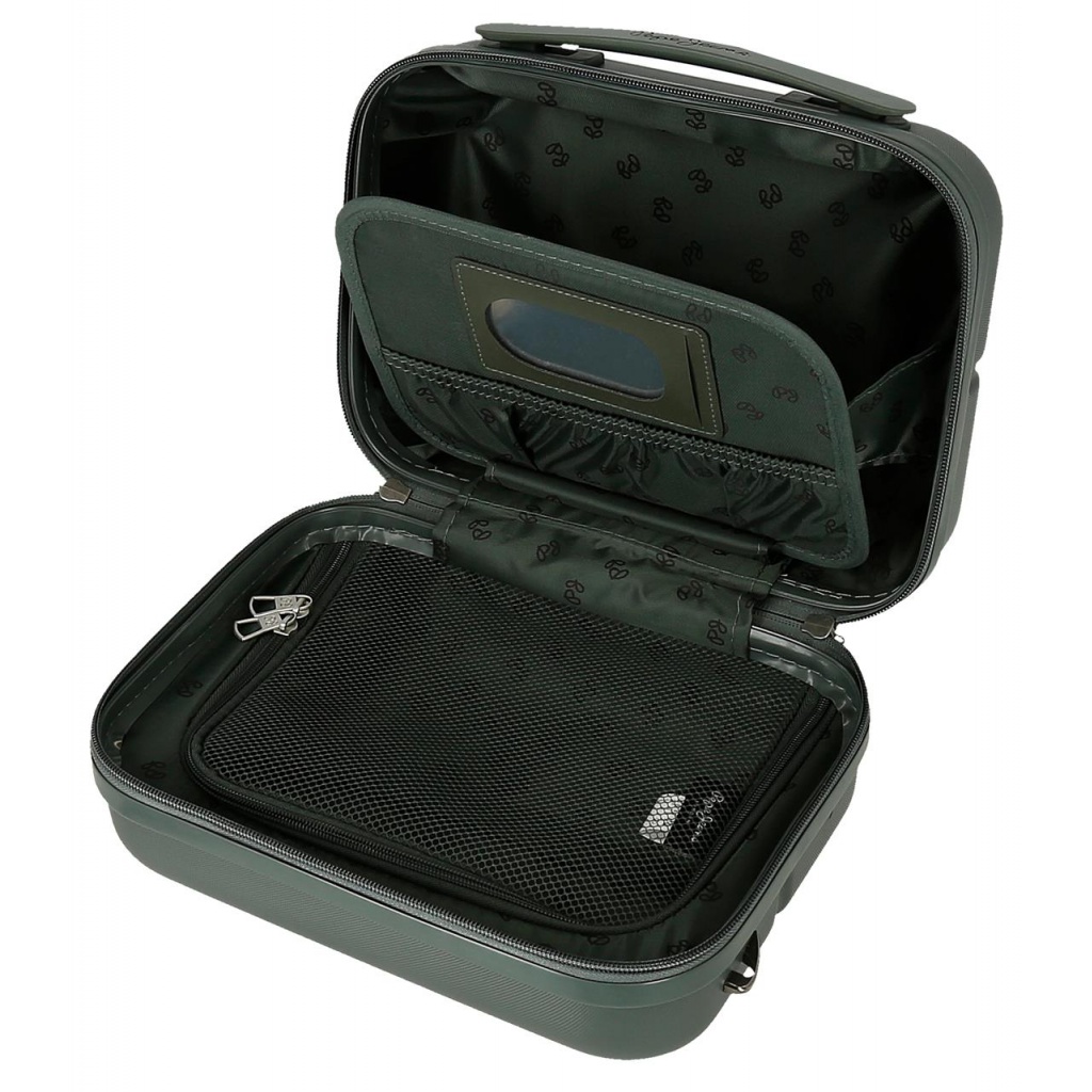 Cestovný kozmetický kufrík značky PEPE JEANS® vyrobený z ABS (škrupina). Možno pripevniť k rukoväti cestovného kufra pomocou pru