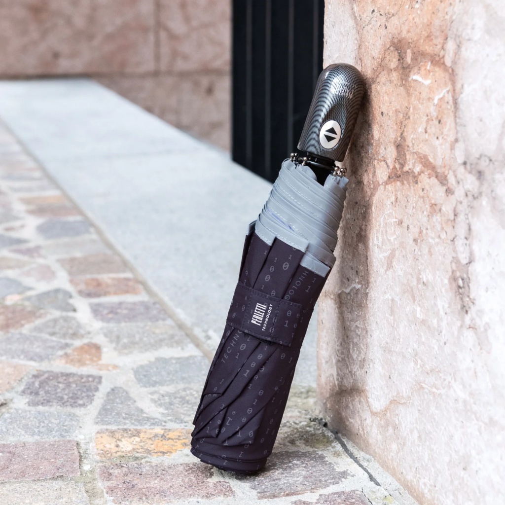Plnoautomatický reflexní skládací deštník Perletti Technology s větruodolnou konstrukcí, reflexními prvky a rychleschnoucí t