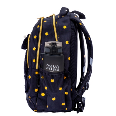 Školní batoh FLUFFY KITTY BLACK s ergonomickými zády a reflexními prvky Obsahuje 3 přihrádky a 2 vnější kapsy. Školní batoh FLUFFY KITTY BLACK s ergonomickými zády a reflexními prvky Obsahuje 3 přihrádky a 2 vnější kapsy.