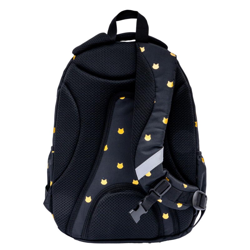 Školní batoh FLUFFY KITTY BLACK s ergonomickými zády a reflexními prvky Obsahuje 3 přihrádky a 2 vnější kapsy.