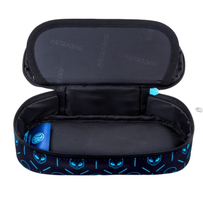 Penál ASTRABAG je stylový a praktický doplněk pro školáky. Díky organizéru budou všechny psací potřeby přehledně uspořádány Penál ASTRABAG je stylový a praktický doplněk pro školáky. Díky organizéru budou všechny psací potřeby přehledně uspořádány