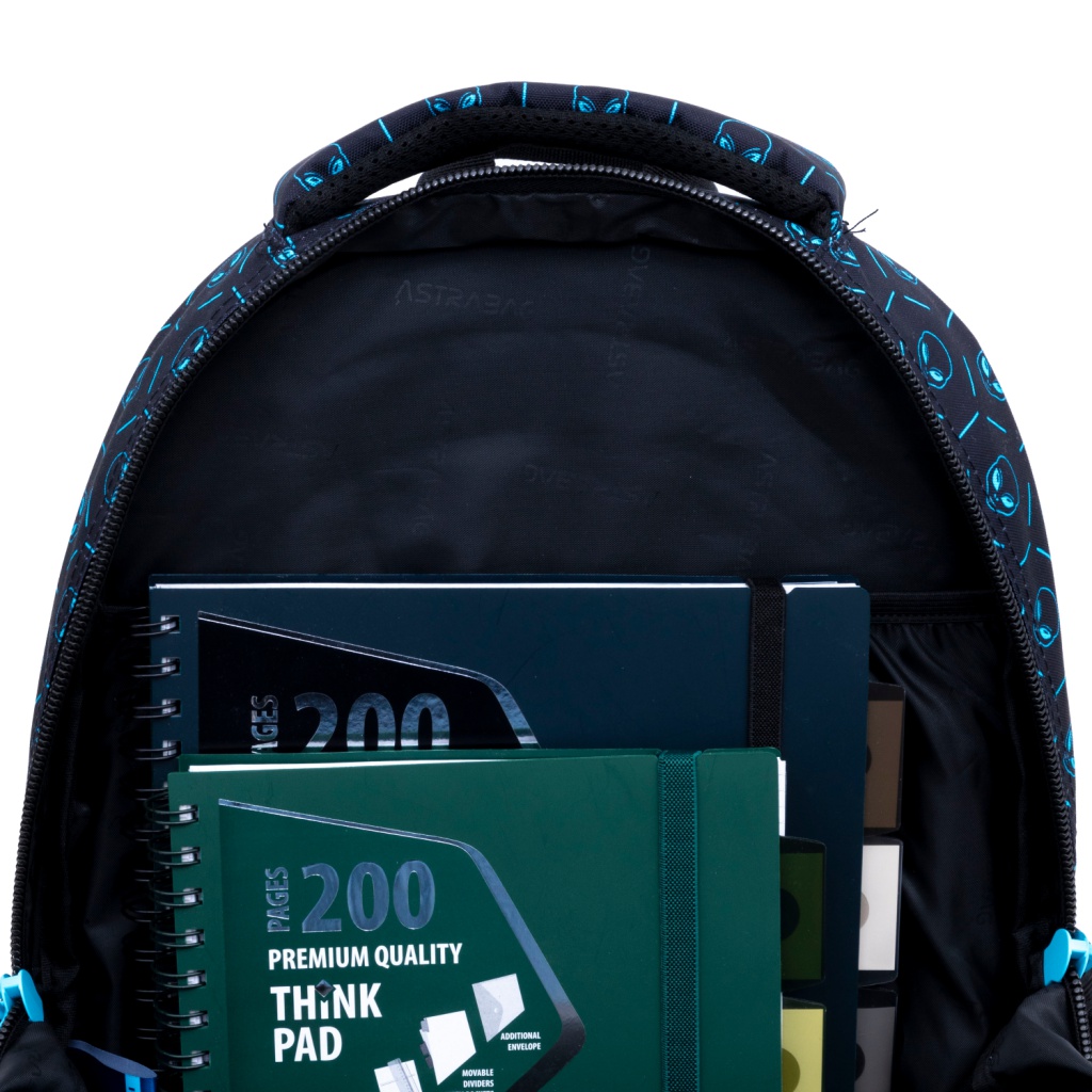 Objevte dokonalého společníka pro vaše školní dobrodružství s batohem AstraBAG. Ergonomický design, prostorné komory a odolný