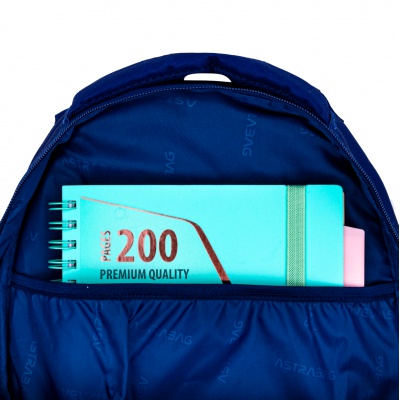 Menší školní batoh od značky AstraBAG je perfektním společníkem pro vašeho školáka. Je vhodný pro žáky od 6-9 let. S objemem Menší školní batoh od značky AstraBAG je perfektním společníkem pro vašeho školáka. Je vhodný pro žáky od 6-9 let. S objemem