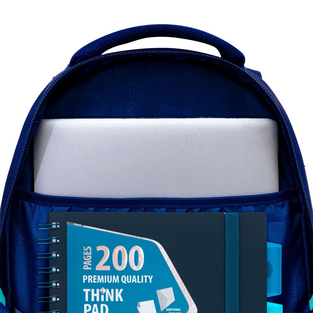 Školský batoh AstraBAG FOOTBALL LIGHT AB300 – 3 komory, notebook, ergonomický