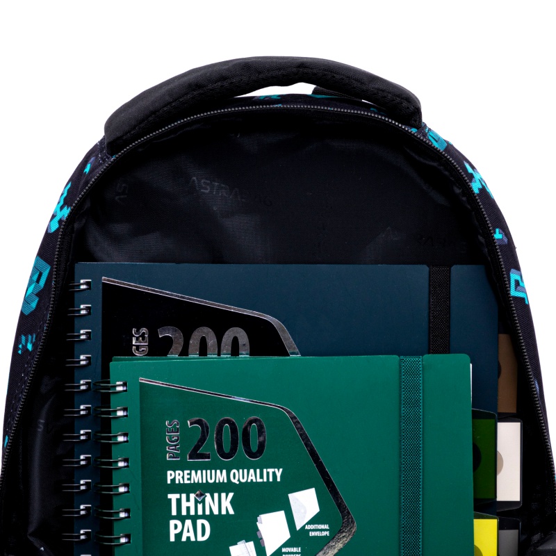 Školský batoh AstraBAG DARK PIXEL pre 1. stupeň ✓ Kompaktný a bezpečný