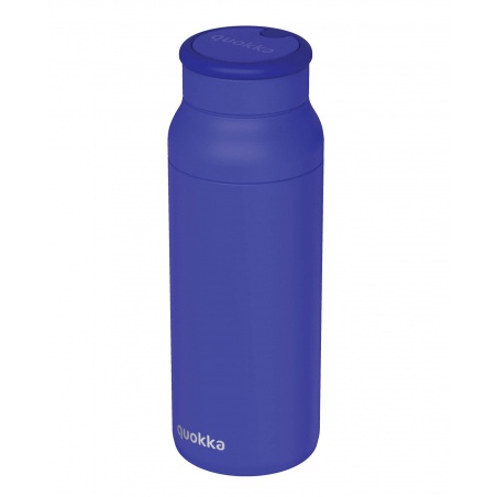Nerezová termo láhev Quokka Echo Dusk Blue 690 ml spolehlivě udrží nápoje horké až 12 hodin a studené až 16 hodin, s ledem doko.