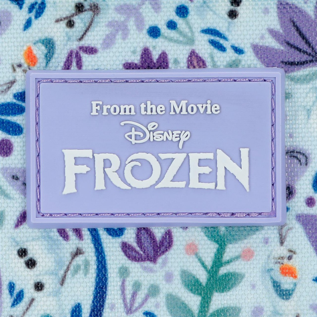 Krásná cestovní taška Frozen Close to the Heart okouzlí všechny malé fanynky Elsy svým jemným pastelovým designem a pohádkový