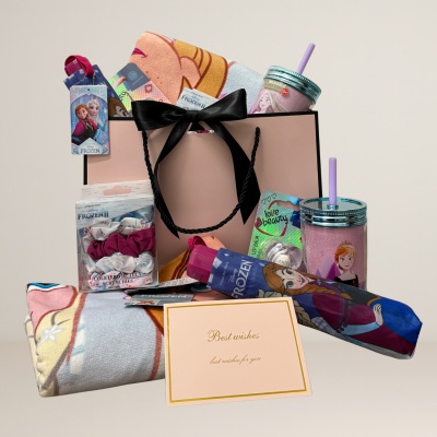 darcekovy-balicek-disney-frozen-v-luxusnej-ruzovej-taske-s-maslou