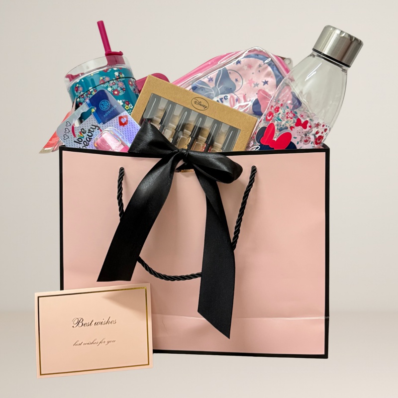 Dárkový balíček Minnie Mouse – láhve, beauty set, doplňky | Luxusní růžová dárková taška