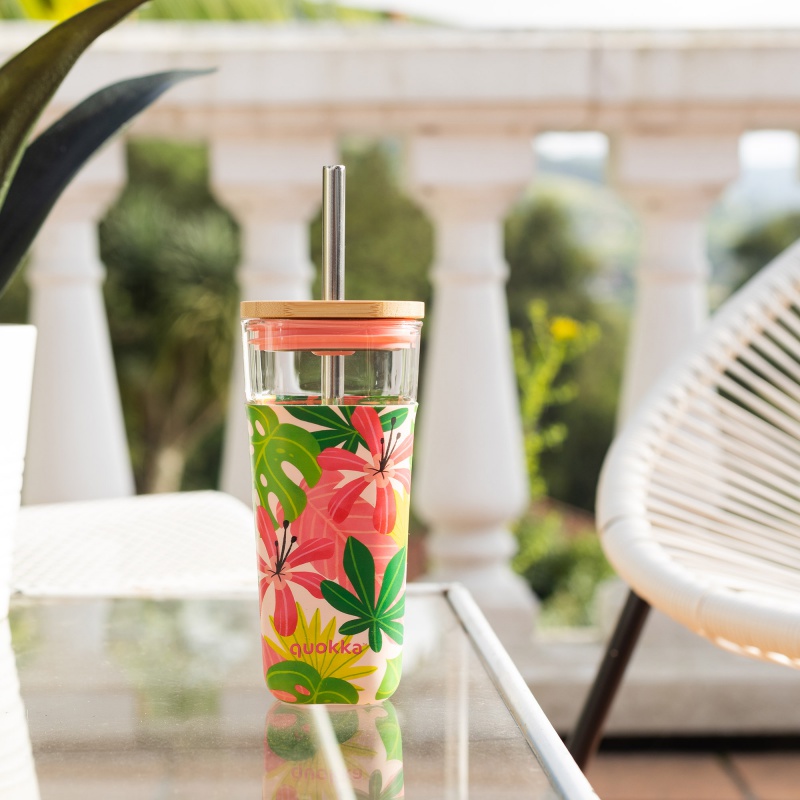 Objavte dokonalú harmóniu štýlu a funkčnosti s pohárom QUOKKA Cube. Tento luxusný sklenený pohár s bambusovým vekom a nerezovou 