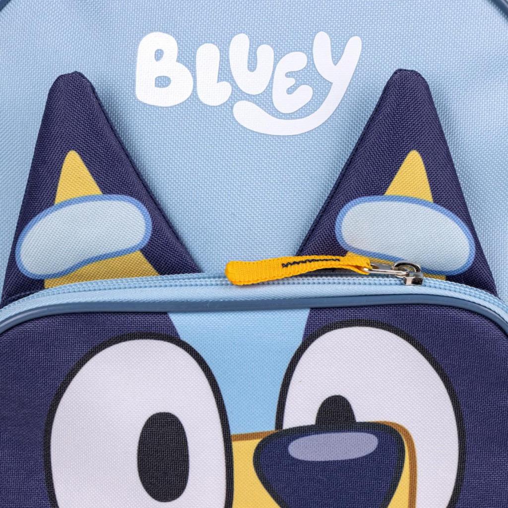 Dětský batoh Bluey je ideální pro nejmenší děti do školky a pro každodenní nošení. Veselý design s oblíbenou postavičkou Bluey