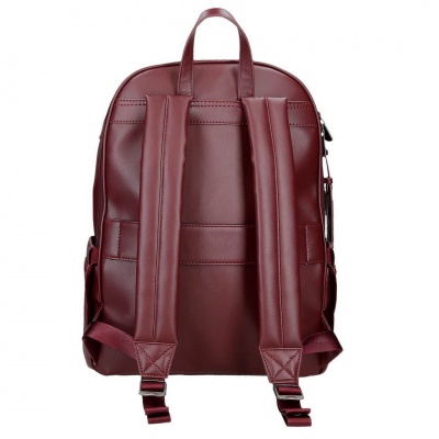 Elegantní batoh Pepe Jeans Sprig v bordó barvě je ideální pro každodenní nošení do práce, školy i na cestování. Nabízí bezp