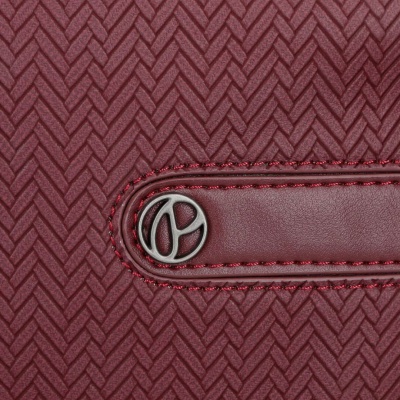 Elegantní batoh Pepe Jeans Sprig v bordó barvě je ideální pro každodenní nošení do práce, školy i na cestování. Nabízí bezp