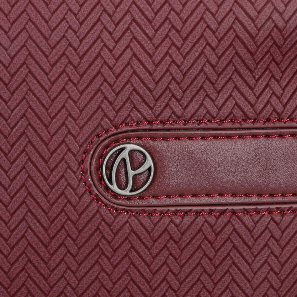 Elegantní batoh Pepe Jeans Sprig v bordó barvě je ideální pro každodenní nošení do práce, školy i na cestování. Nabízí bezp