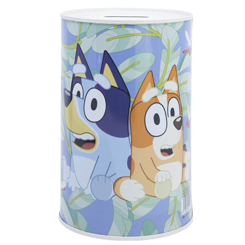 Kovová pokladnička Bluey je ideální pro první dětské úspory. Je vyrobena z kovu a zdobena oficiálním motivem oblíbeného seriálu 