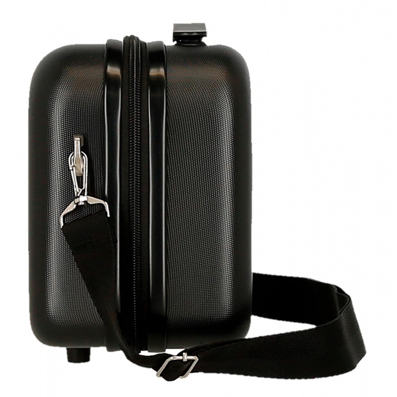 Tento štýlový a praktický kufrík s obľúbenou postavičkou Mickey Mouse je navrhnutý tak, aby uspokojil všetky vaše potreby počas 