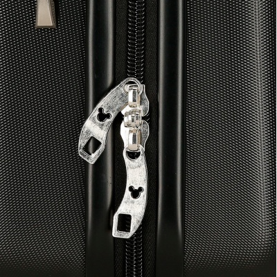 Tento stylový a praktický kufřík s oblíbenou postavičkou Mickey Mouse je navržen tak, aby uspokojil všechny vaše potřeby během 