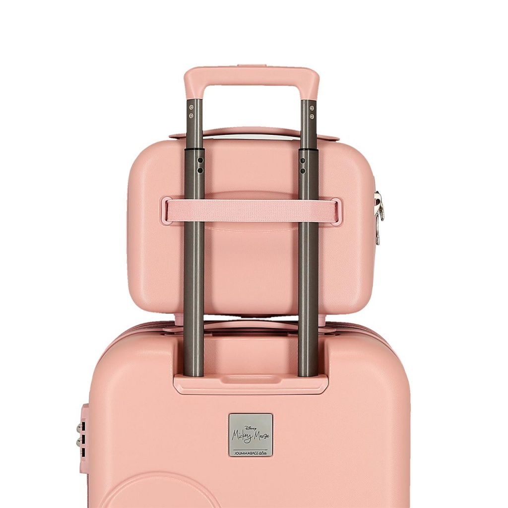 Tento stylový a praktický kufřík s oblíbenou postavičkou Mickey Mouse je navržen tak, aby uspokojil všechny vaše potřeby během 