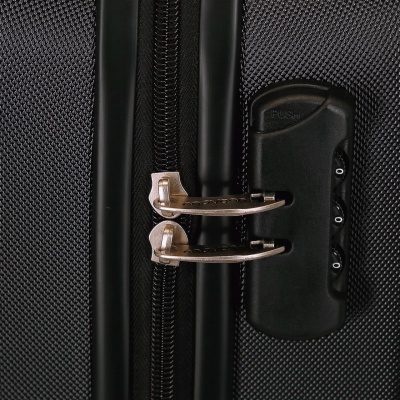 Pevný škrupinkový ABS cestovný kufor s nadčasovým dizajnom od renomovaného španielskeho výrobcu JOUMMA BAGS. Kvalitné vypracovan