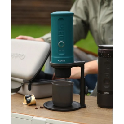 Outin Coffee Stand Black – nastavitelný držák na přenosný kávovar