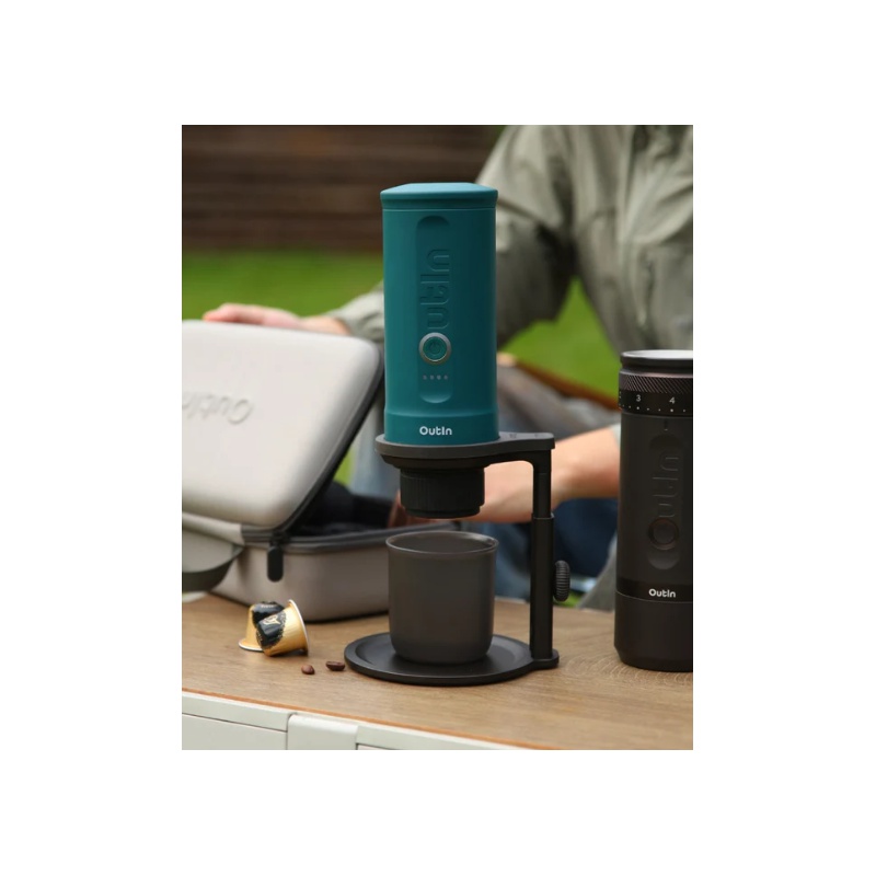 Outin Coffee Stand Black – nastaviteľný držiak na prenosný kávovar