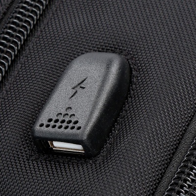 Cestovný batoh Movom Buster Black 44 cm – batoh s USB portom